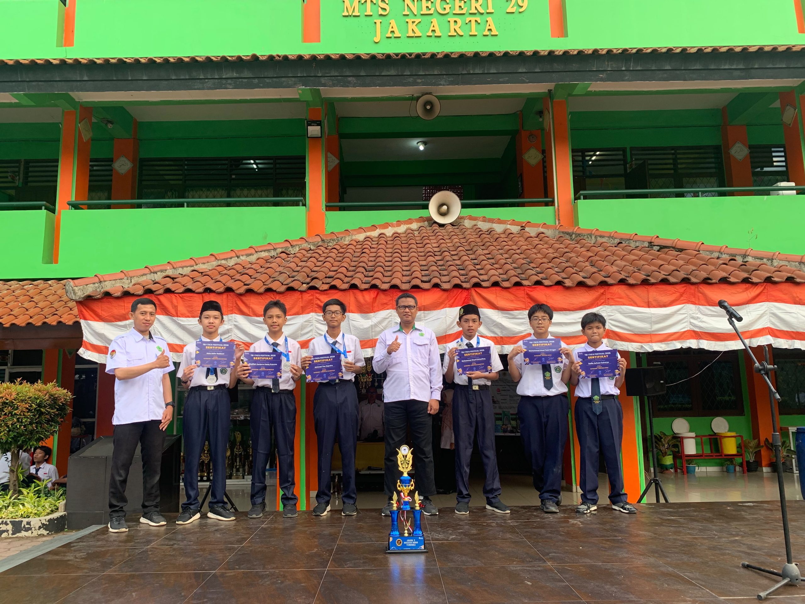MTsN 29 Jakarta Timur Gemilang di TBOTICS Festival 2026, Borong 6 Prestasi Creative Exhibition dan Soccer Open